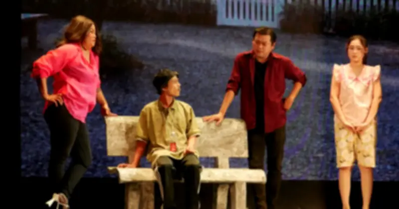 Vở kịch 'Già gân' khắc họa tình người giữa xóm trọ nghèo