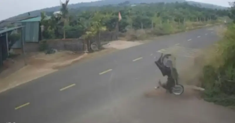 Vụ khởi tố cựu thiếu tá CSGT: Xe gắn máy của nam sinh đón đúng tích gấp hơn 3 lần