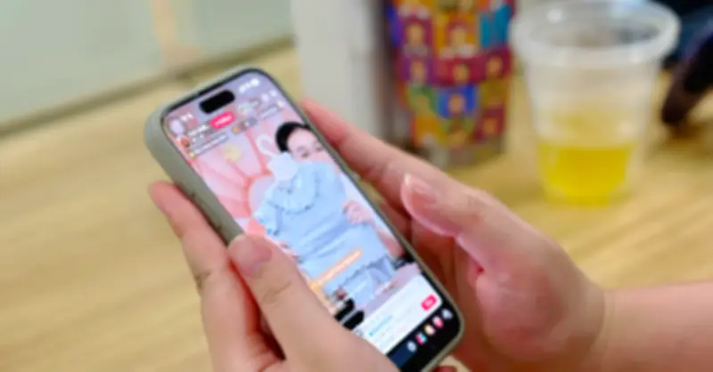 Vợ kiện chồng ly hôn vì anh chỉ thích xem livestream, bỏ bê gia đình