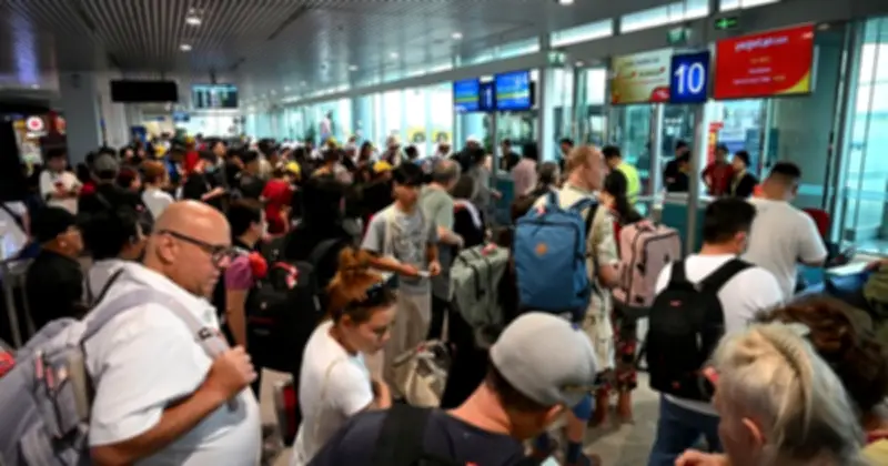 Vé máy bay dịp lễ tăng mạnh, nhiều chặng du lịch đạt tỷ lệ lấp đầy 80-100%