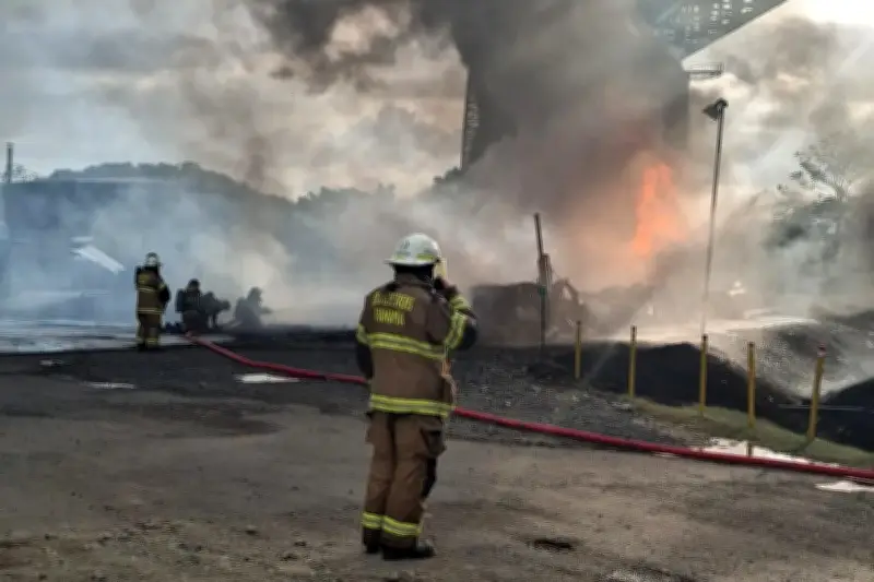 Vụ nổ lớn gần cầu Bắc qua kênh đào Panama, giao thông tạm ngưng