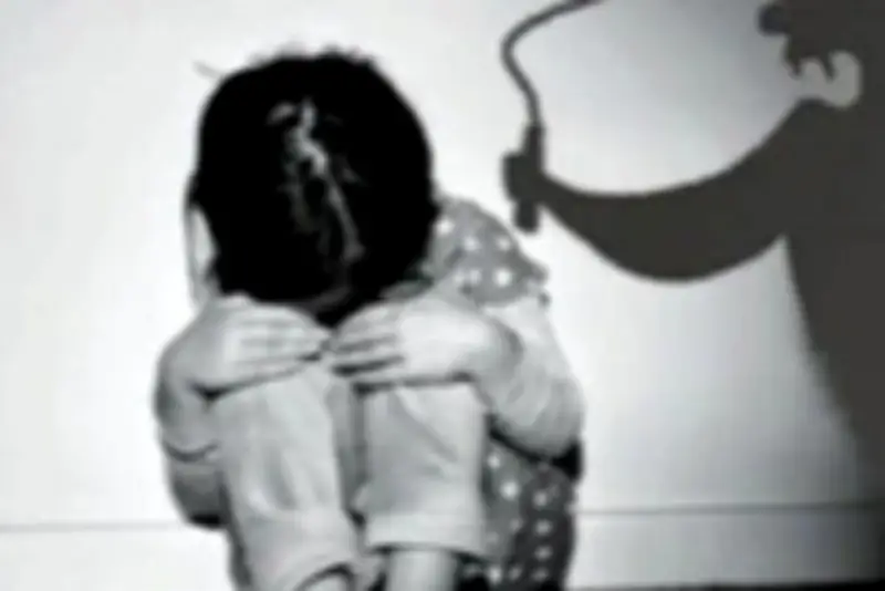 Vụ phụ huynh đánh học sinh 10 roi: Hiệu trưởng và giáo viên bị kiểm điểm