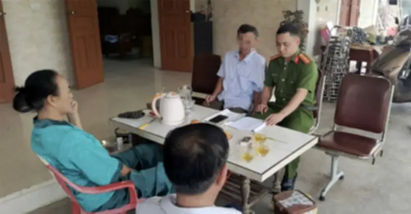 Vay tiền hàng xóm để trả nợ, người đàn ông suýt mất trắng nhờ công an can thiệp