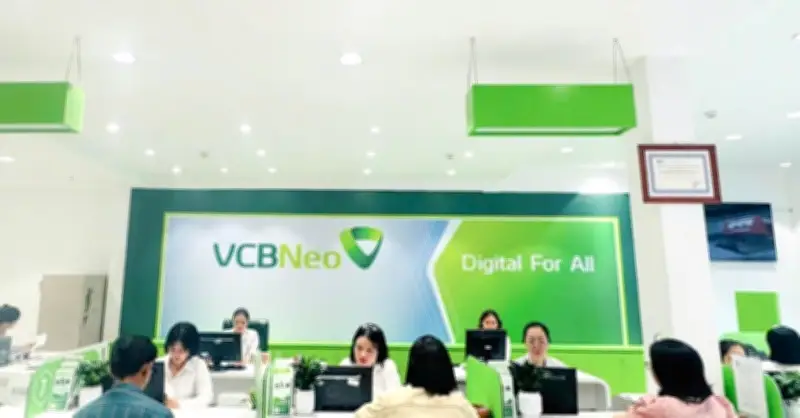 VCBNeo bất ngờ giảm mạnh lãi suất huy động, trái ngược xu hướng tăng của 7 ngân hàng