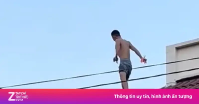 Video ghi lại cảnh người nghi ngáo đá quậy phá trên mái nhà tại TP.HCM
