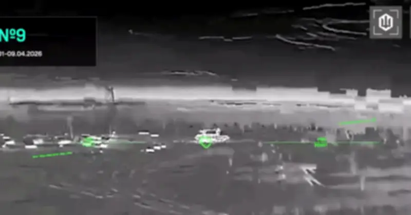 Video ghi lại loạt FPV Ukraine tấn công xe phòng không TOR của Nga