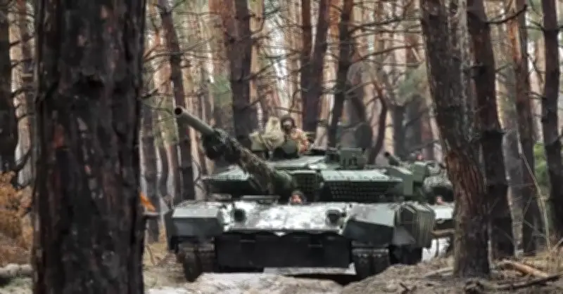 Video hiếm: Xe tăng T-80BVM Nga bắn phá công sự Ukraine tại Zaporizhzhia
