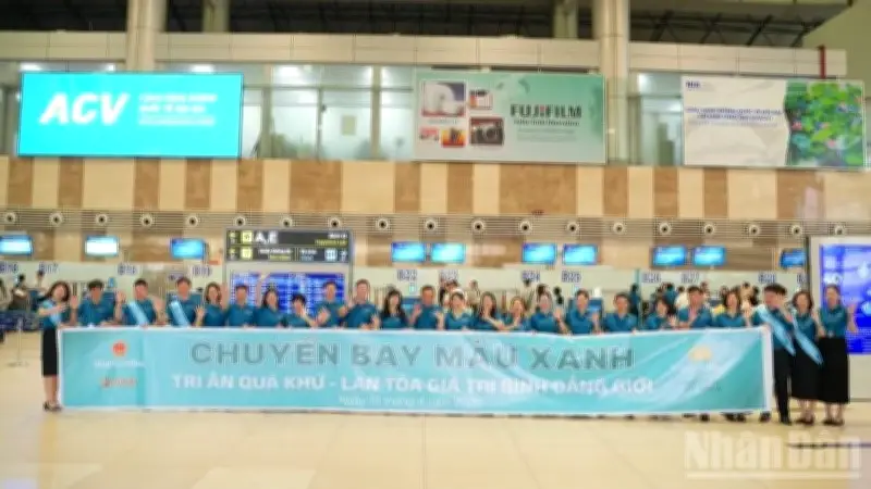 Vietnam Airlines Tổ Chức 'Chuyến Bay Màu Xanh' Tri Ân Ngày Giải Phóng Miền Nam