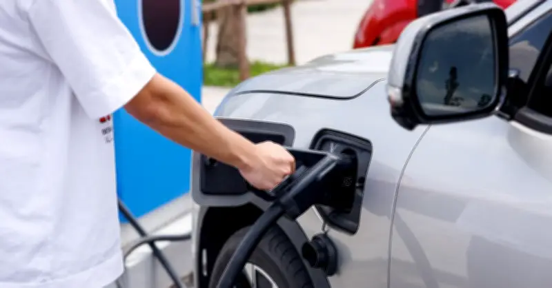 VinFast Bùng Nổ Doanh Số Nhờ Hệ Thống Sạc Phủ Rộng Và Chính Sách Miễn Phí