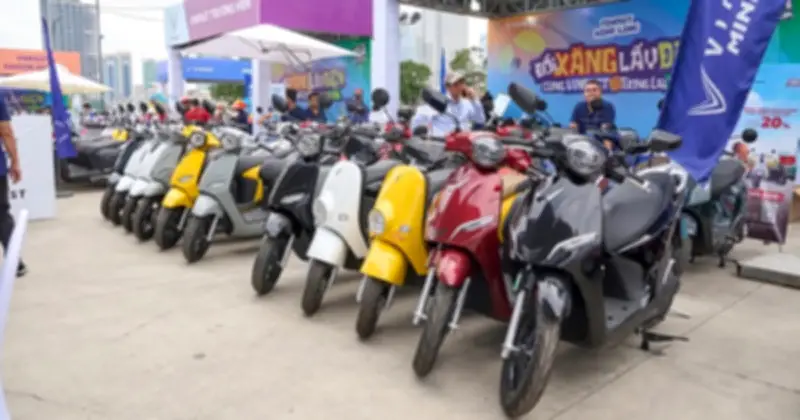 VinFast lập kỷ lục doanh số xe máy điện, tạo áp lực lớn lên xe máy xăng truyền thống