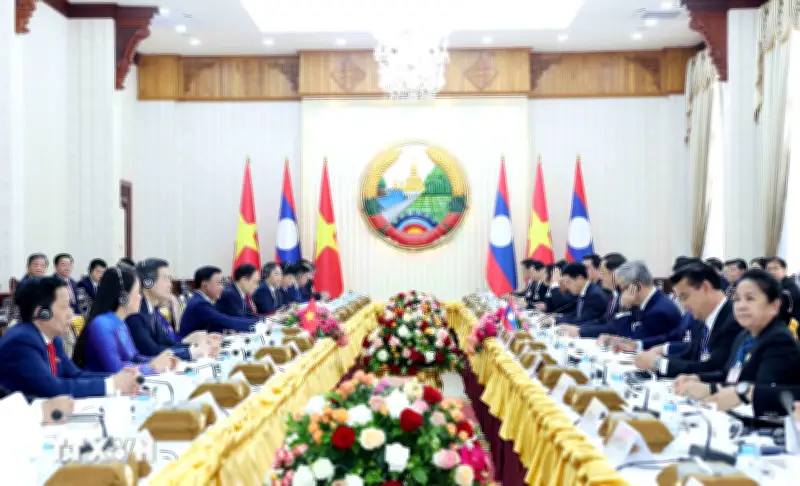 Việt Nam luôn coi trọng và ưu tiên hàng đầu mối quan hệ đặc biệt với Lào