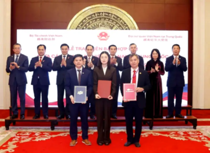 Việt Nam - Trung Quốc ký 10 Bản ghi nhớ hợp tác, thúc đẩy quan hệ kinh tế toàn diện