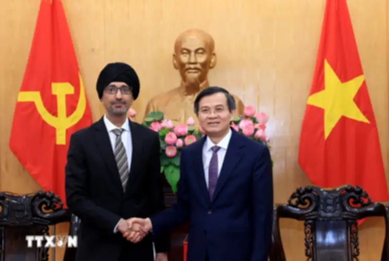 Việt Nam và Singapore tăng cường hợp tác đào tạo cán bộ cấp chiến lược