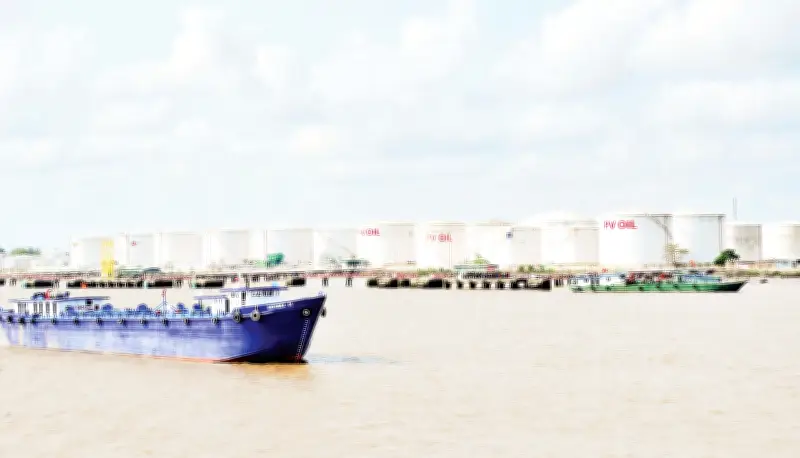 Việt Nam đẩy mạnh dự trữ xăng dầu chiến lược tại Nghi Sơn để ứng phó khủng hoảng