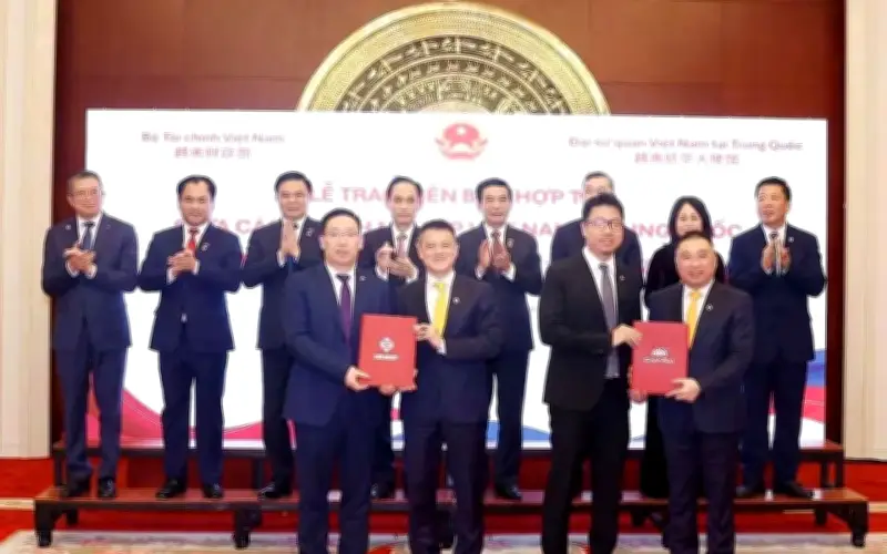 Việt - Trung ký loạt thỏa thuận hợp tác chiến lược trong chuyến thăm của Tổng Bí thư Tô Lâm