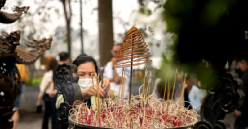 Văn khấn Rằm tháng 2 năm 2026: Nghi thức chuẩn truyền thống Việt Nam