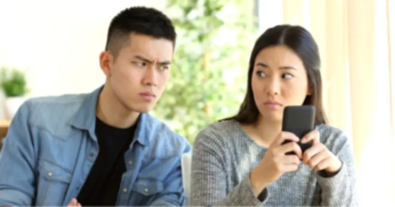 Vấn nạn 'nhìn trộm qua vai' smartphone: Mối đe dọa riêng tư bị lãng quên