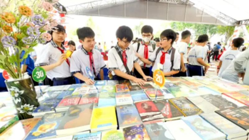 Vĩnh Long khai mạc Tuần lễ sản phẩm OCOP và Ngày Sách với hơn 18.000 bản sách