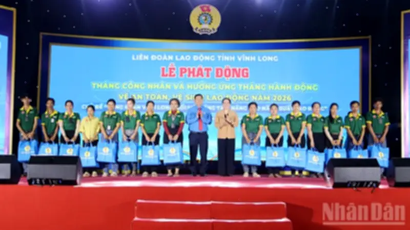 Vĩnh Long phát động Tháng Công nhân 2026, trao tặng nhà đại đoàn kết và quà cho lao động khó khăn