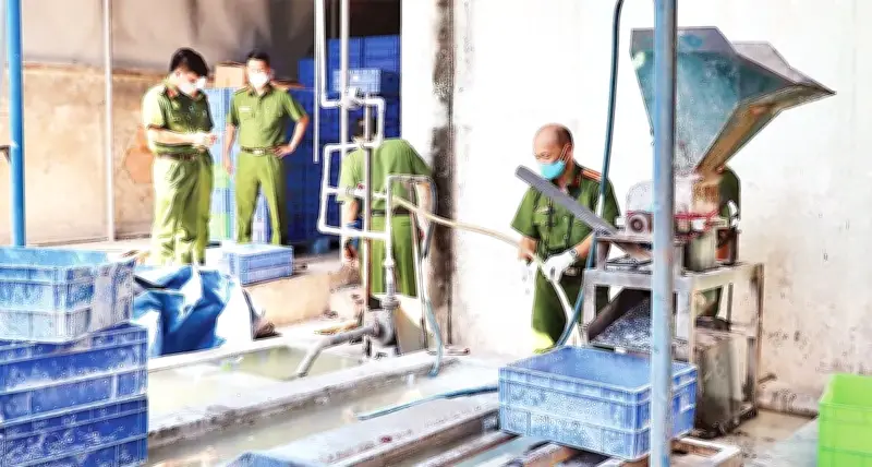 Xử lý hình sự đối tượng đổ chất thải gây ô nhiễm tại Đồng Nai