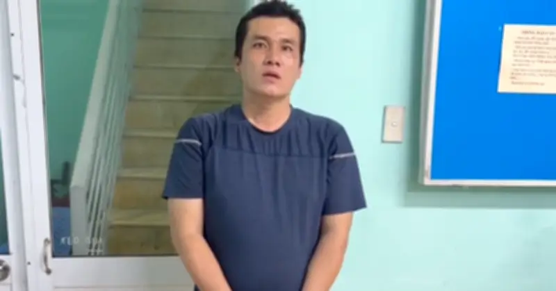 Xử lý tài xế xe ôm công nghệ rút gậy 3 khúc đánh người tại TP.HCM