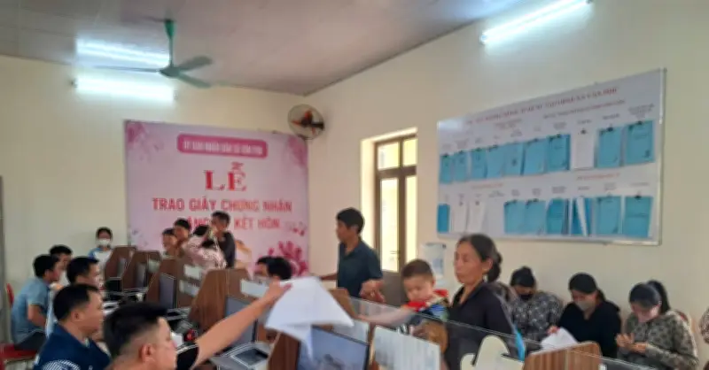 Xã Văn Phú xóa nghèo thông tin bằng số hóa dịch vụ công