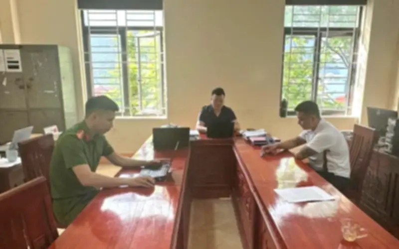 Xô xát vì bình luận khiếm nhã trên mạng, một người bị đập đá vào mặt