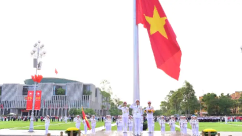 Xúc động Lễ chào cờ kỷ niệm 51 năm thống nhất đất nước tại Quảng trường Ba Đình