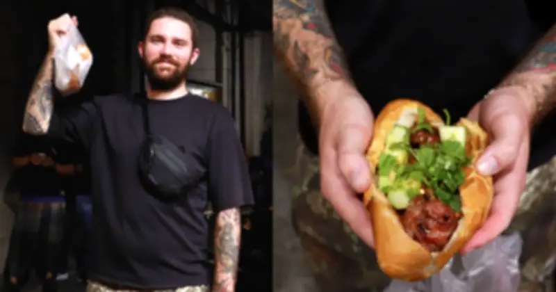 Xe bánh mì thịt nướng 28 năm tuổi ở Sài Gòn: Hàng dài khách chờ mỗi tối