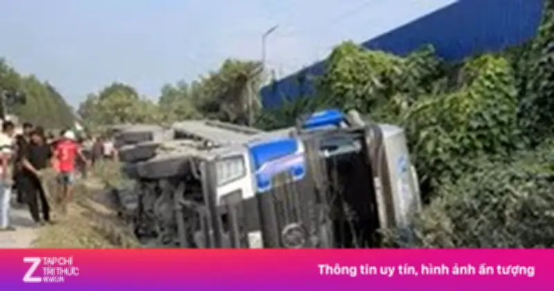 Xe chở đá lật đè ôtô con tại Đồng Nai, một người tử vong thương tâm