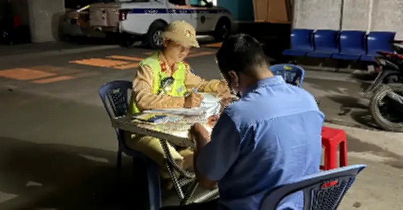 Xe cấp cứu mất quyền ưu tiên, tài xế bức xúc vì lý do khó chấp nhận