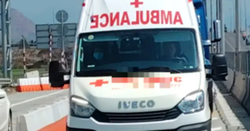 Xe cứu thương 'lụi' bị phạt 39 triệu đồng trên cao tốc Vĩnh Hảo - Phan Thiết