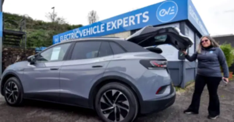 Xe điện trở thành 'phao cứu sinh' trong khủng hoảng kinh tế toàn cầu