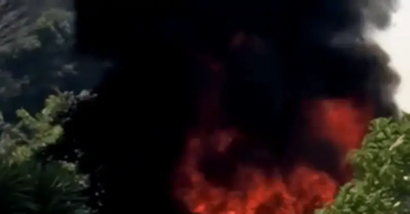 Xe khách bốc cháy dữ dội tại Nha Trang, tài xế và hành khách thoát nạn