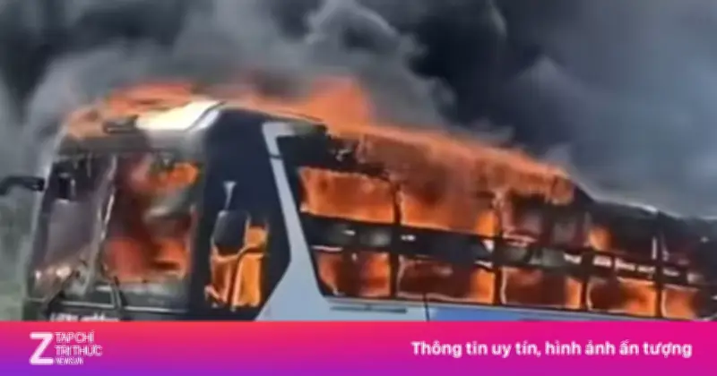 Xe Khách Bốc Cháy Dữ Dội Trên Quốc Lộ 1 Qua Khánh Hòa, Hành Khách Thoát Nạn An Toàn