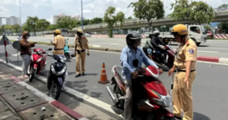 Xe máy lên cao tốc: Hành vi liều lĩnh đối mặt mức phạt lên tới 14 triệu đồng