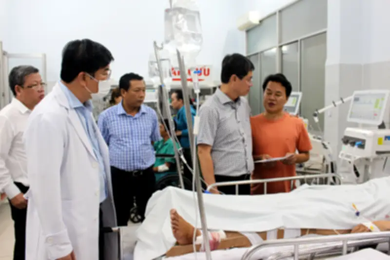 Xe ô tô lao xuống vực sâu tại Lâm Đồng, nhiều nạn nhân đang điều trị tích cực