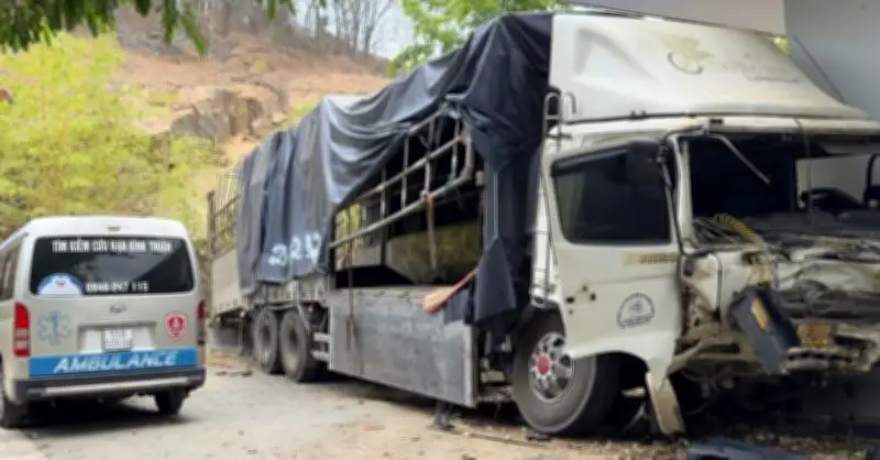 Xe đầu kéo lao xuống vực sâu ở Lâm Đồng, ba người tử vong thương tâm