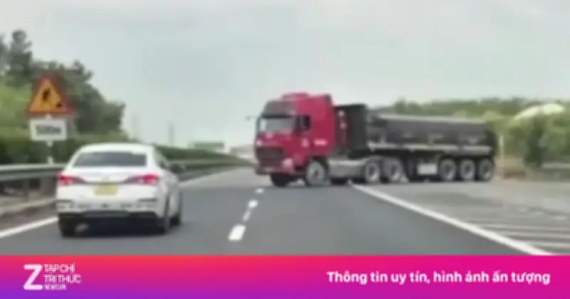 Xe đầu kéo quay đầu nguy hiểm trên cao tốc TP.HCM - Long Thành - Dầu Giây