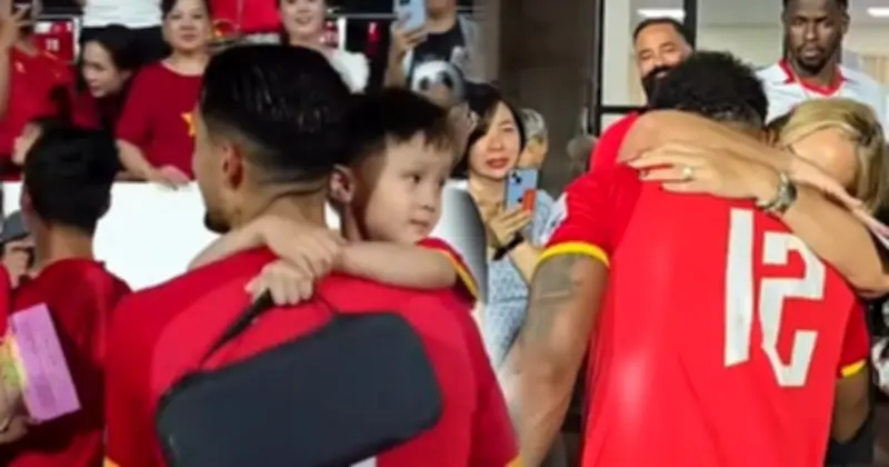 Xuân Son, Hoàng Hên, Duy Mạnh hạnh phúc bên gia đình sau chiến thắng Malaysia