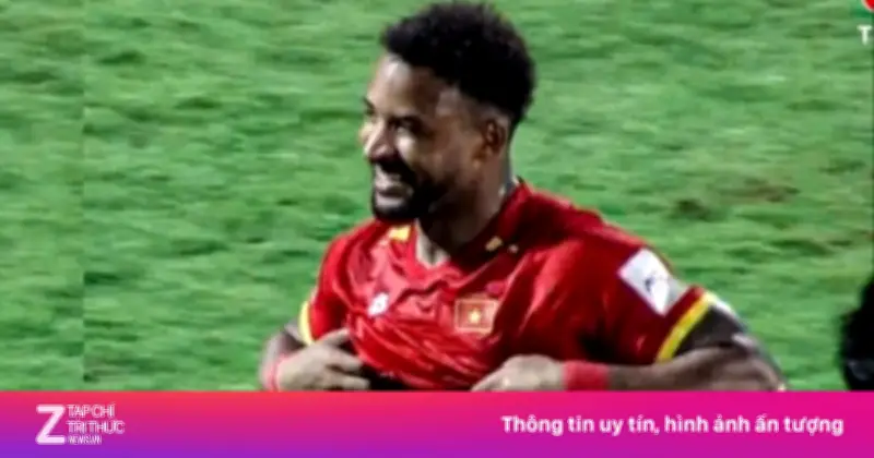 Xuân Son đáp trả chỉ trích về hình thể sau cú đúp vào lưới Malaysia