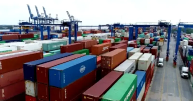 Xuất nhập khẩu Việt Nam tăng mạnh 24,5%, nhập siêu 7,9 tỉ USD không đáng lo
