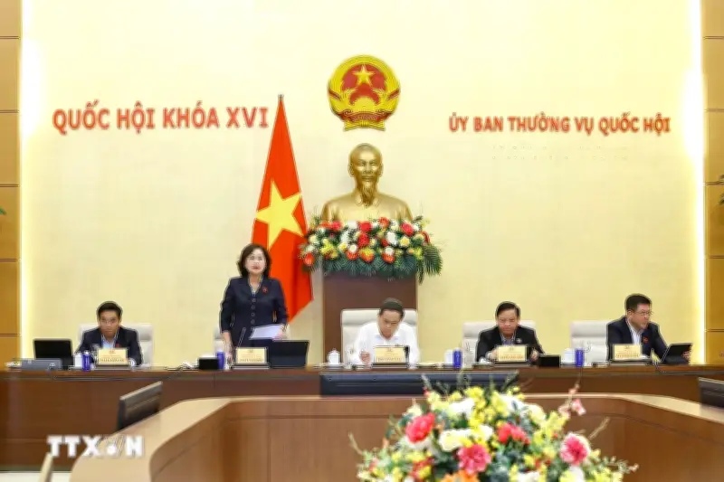 Ủy ban Thường vụ Quốc hội lấy ý kiến về thuế giá trị gia tăng đối với xăng dầu