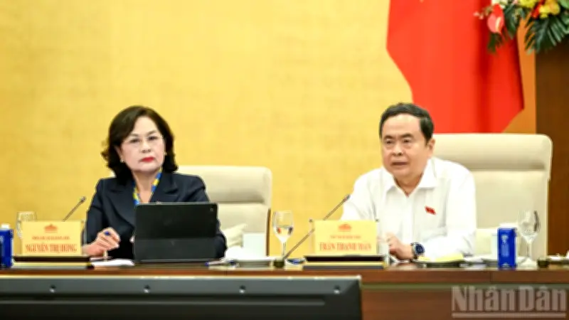 Ủy ban Thường vụ Quốc hội thông qua dự thảo giảm thuế xăng dầu đến hết tháng 6/2026