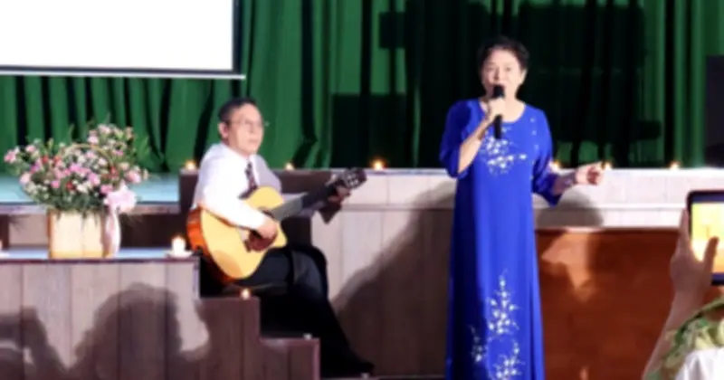 Y Bác Sĩ Biểu Diễn Nghệ Thuật Trị Liệu Tinh Thần Cho Bệnh Nhân Tại TP.HCM