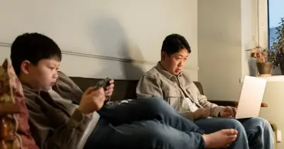 4 Điều Cha Mẹ Tuyệt Đối Không Nên Nói Với Con: Bảo Vệ Tâm Hồn Trẻ Khỏi Tổn Thương