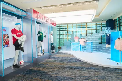 Bộ sưu tập Hè lấy cảm hứng từ hình ảnh đá băng mắt lạnh độc đáo