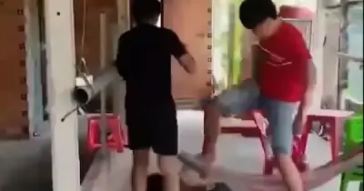 Bé trai 12 tuổi bị hành hung vì nợ 100.000 đồng ở Tây Ninh