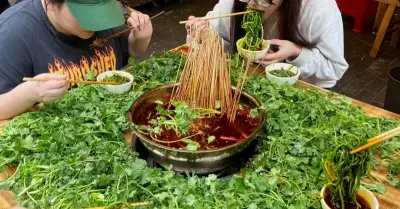 Bữa Ăn 'Nặng Mùi' Gây Tranh Cãi: Người Khen Nức Nở, Kẻ Chê Bỏ Phí Thực Phẩm