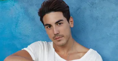 Bạch Tử Hiên được khen ngợi vì hành động dũng cảm lao xuống biển cứu hai cô gái đuối nước